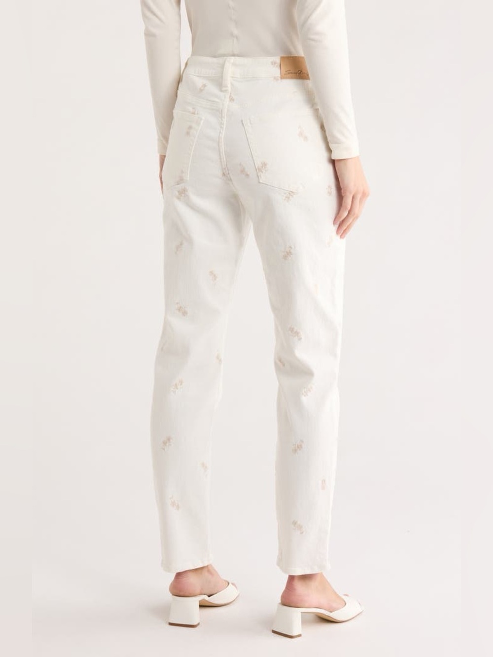 Seven7 White Straight-Leg Jeans with Subtle Beige Floral Embroidery Size 10 - Picture 2 of 11
